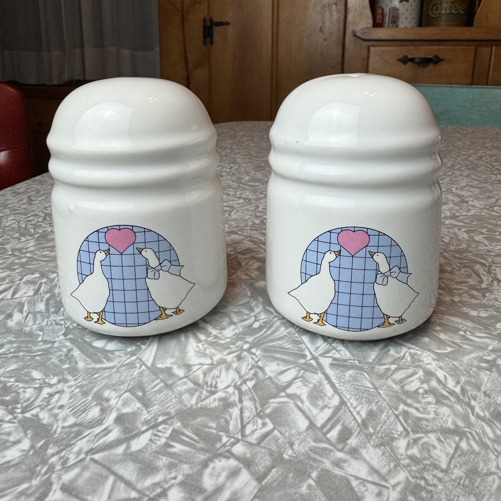 Country Ducks Heart Vintage 90s Salt Pepper Shakers Goose Cottagecore Farmhouse